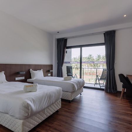 Roxy Sematan Villa & Townhouse ภายนอก รูปภาพ