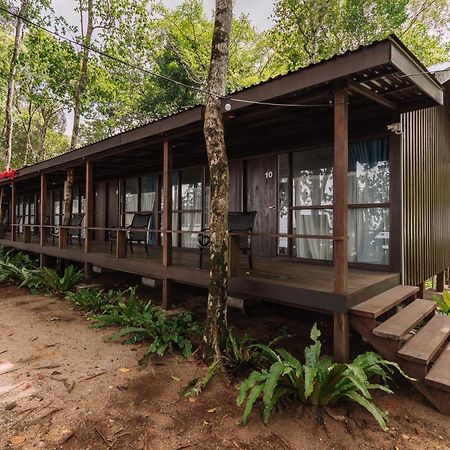 Roxy Sematan Villa & Townhouse ภายนอก รูปภาพ