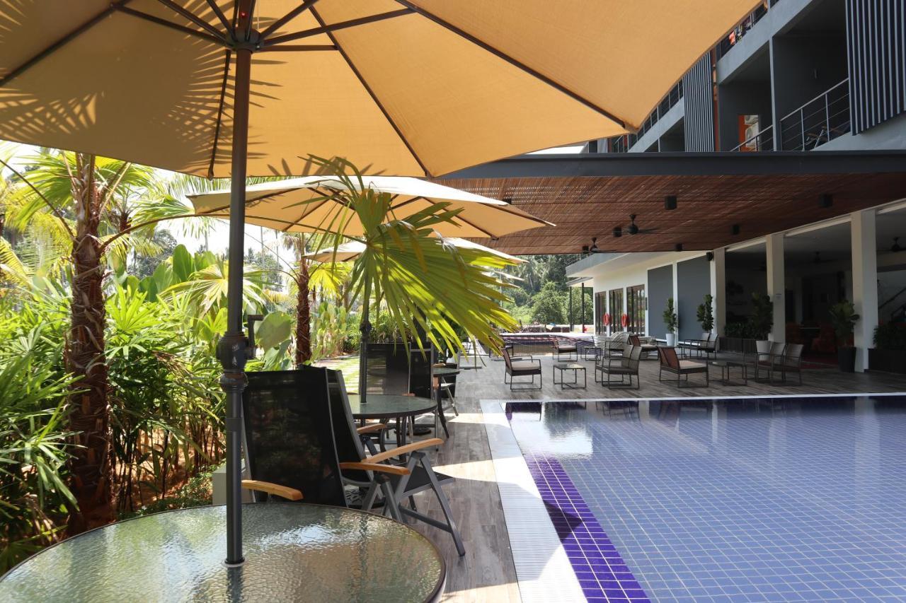Roxy Sematan Villa & Townhouse ภายนอก รูปภาพ