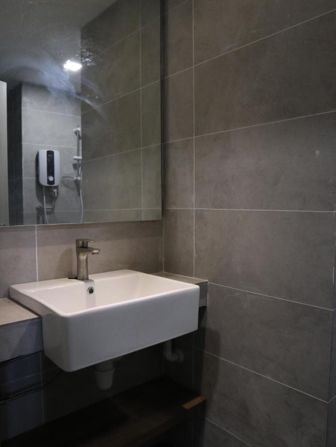 Roxy Sematan Villa & Townhouse ภายนอก รูปภาพ