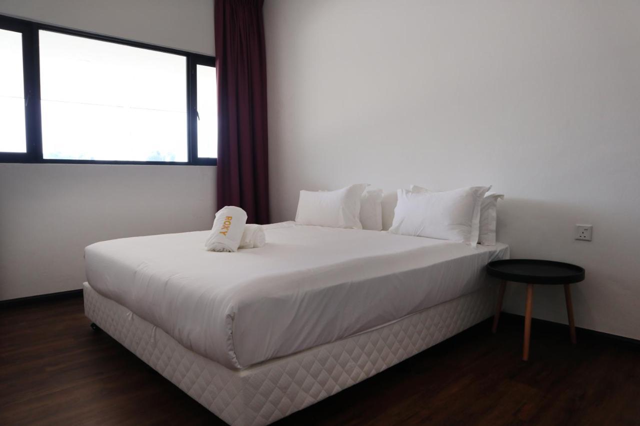 Roxy Sematan Villa & Townhouse ภายนอก รูปภาพ
