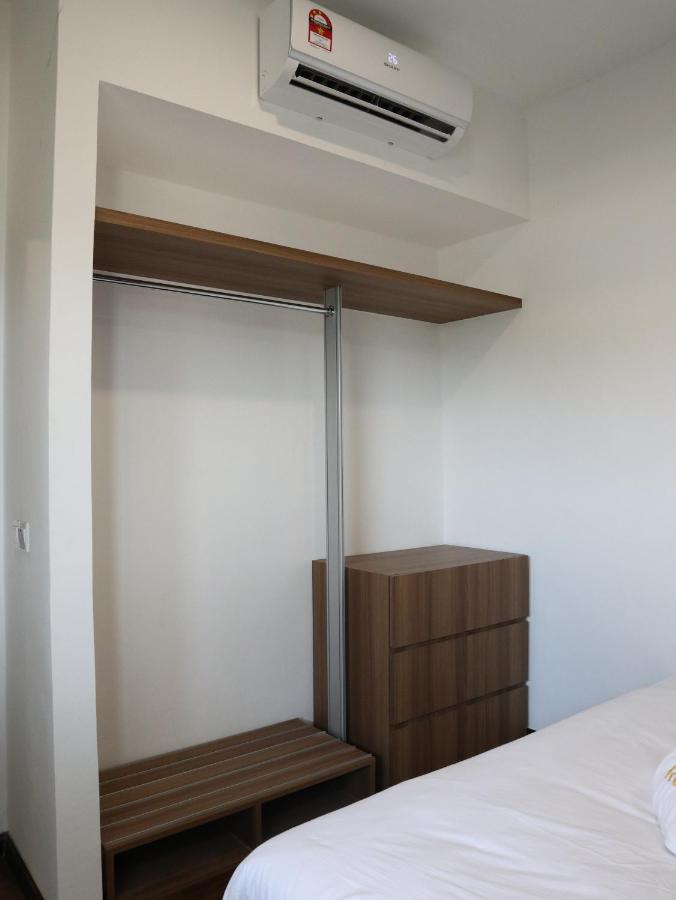 Roxy Sematan Villa & Townhouse ภายนอก รูปภาพ