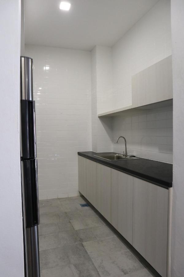 Roxy Sematan Villa & Townhouse ภายนอก รูปภาพ