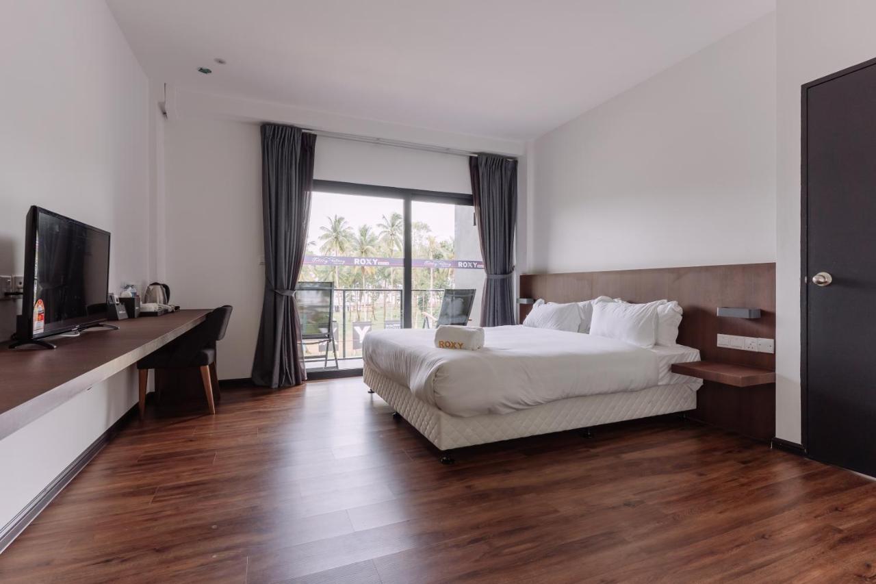 Roxy Sematan Villa & Townhouse ภายนอก รูปภาพ