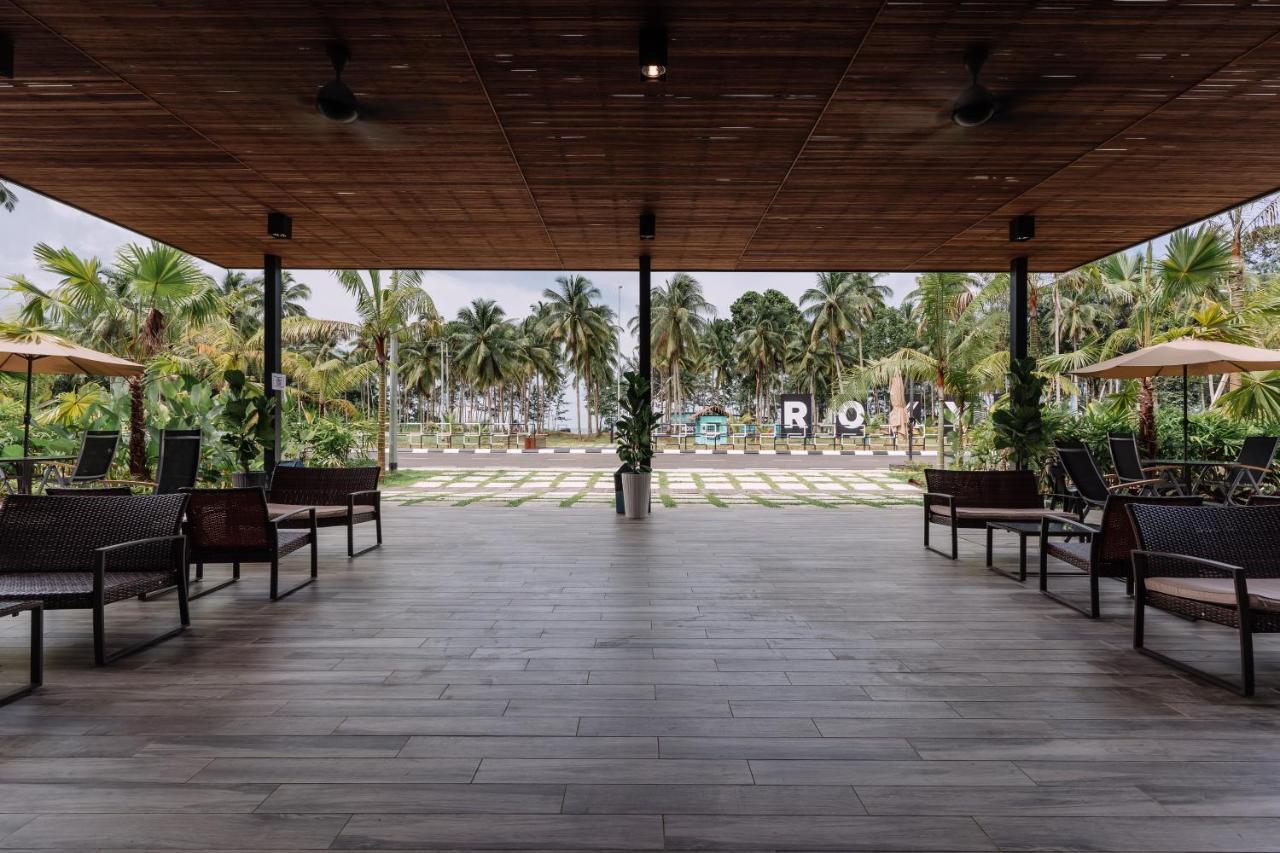 Roxy Sematan Villa & Townhouse ภายนอก รูปภาพ