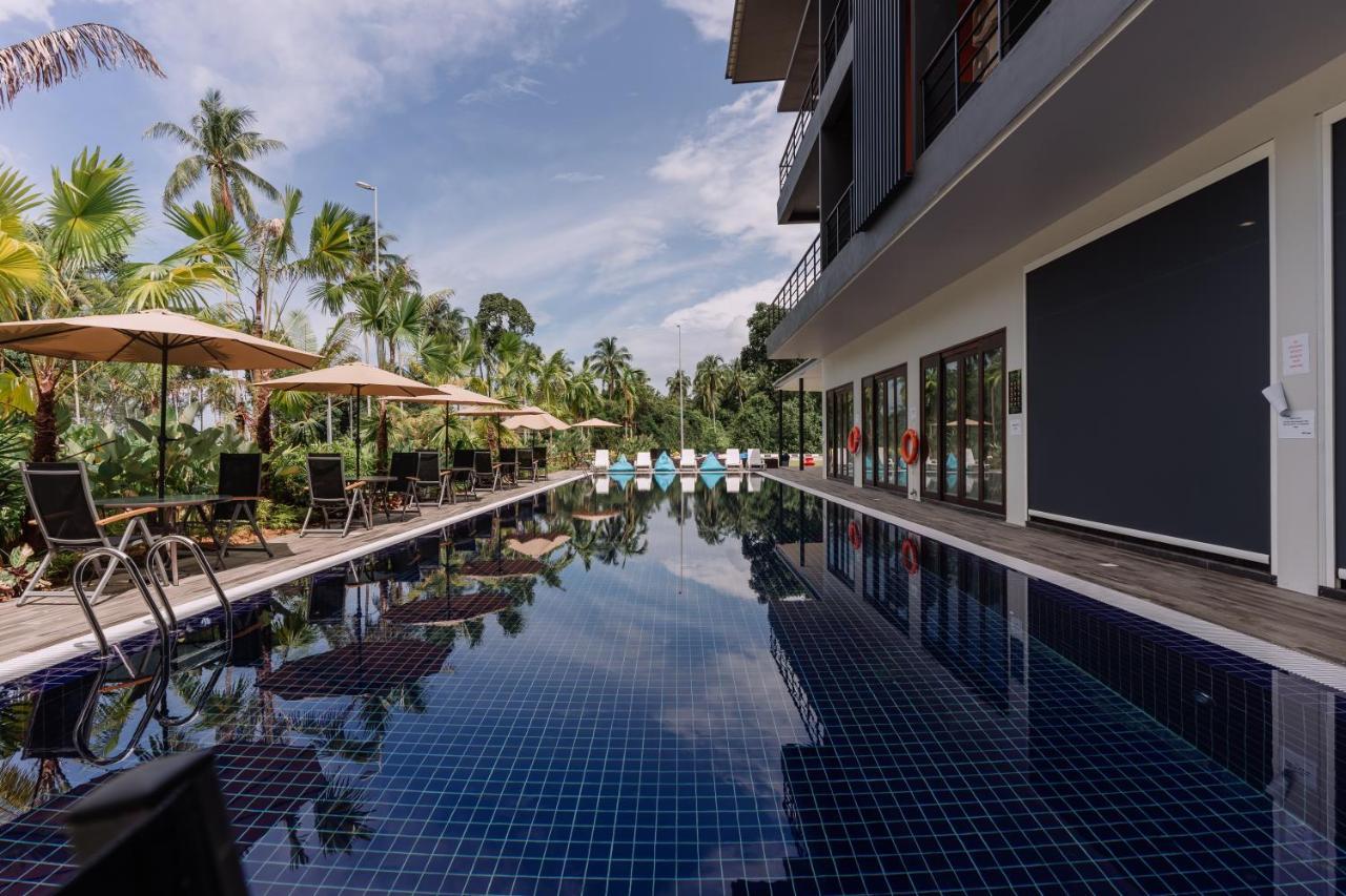 Roxy Sematan Villa & Townhouse ภายนอก รูปภาพ
