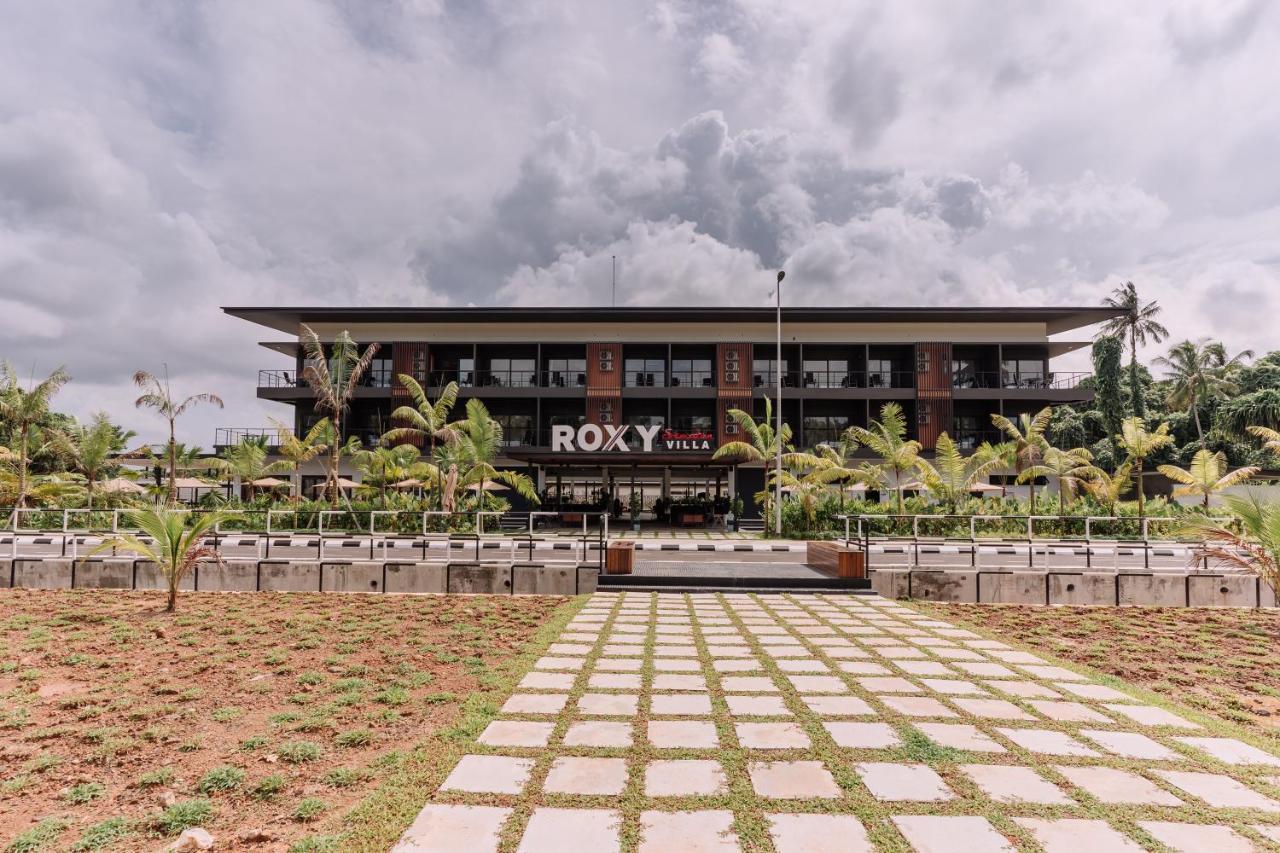 Roxy Sematan Villa & Townhouse ภายนอก รูปภาพ