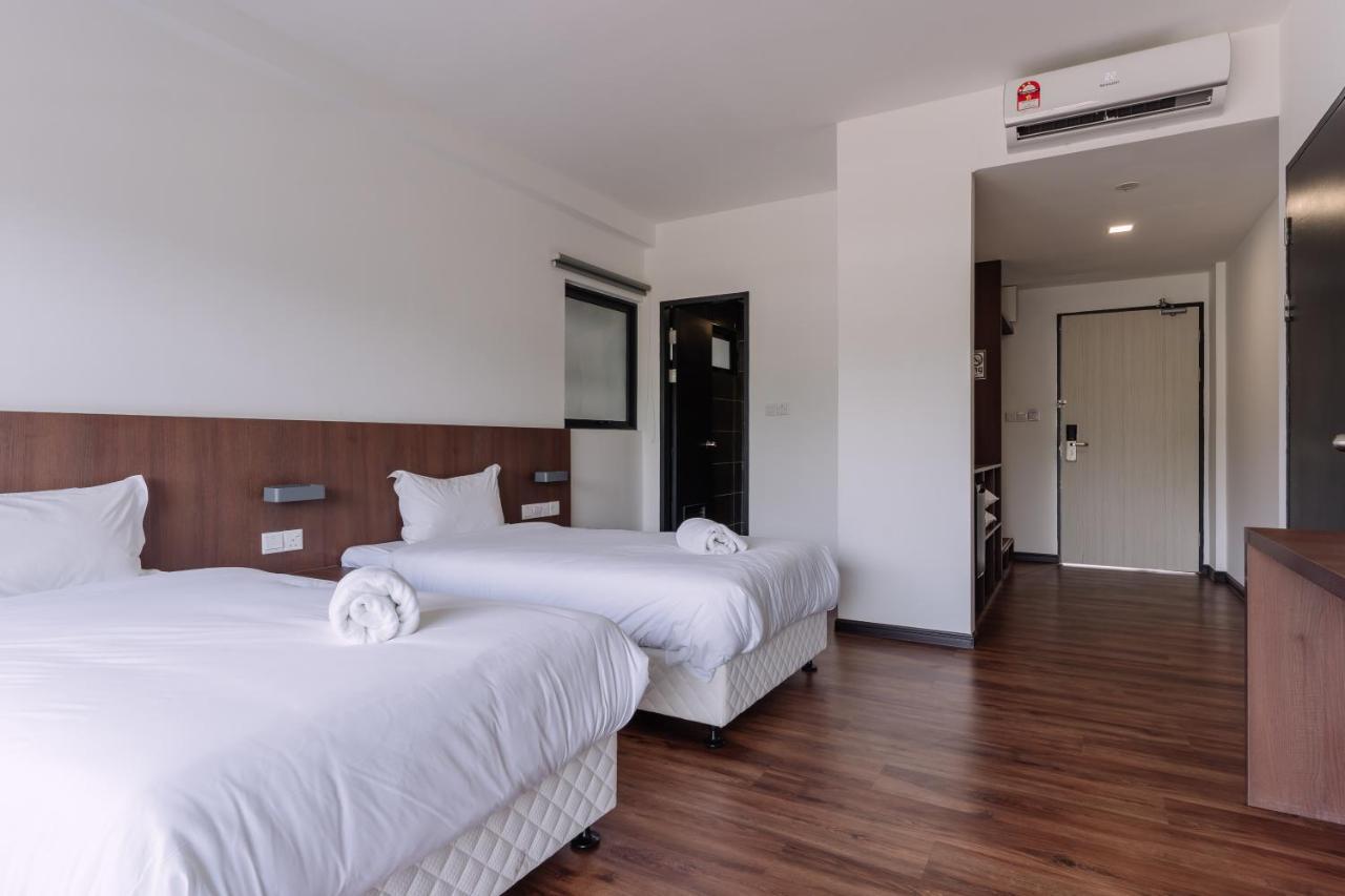 Roxy Sematan Villa & Townhouse ภายนอก รูปภาพ