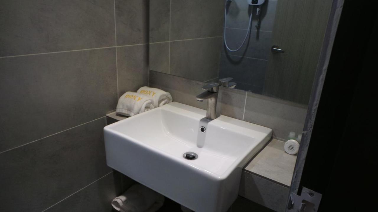 Roxy Sematan Villa & Townhouse ภายนอก รูปภาพ