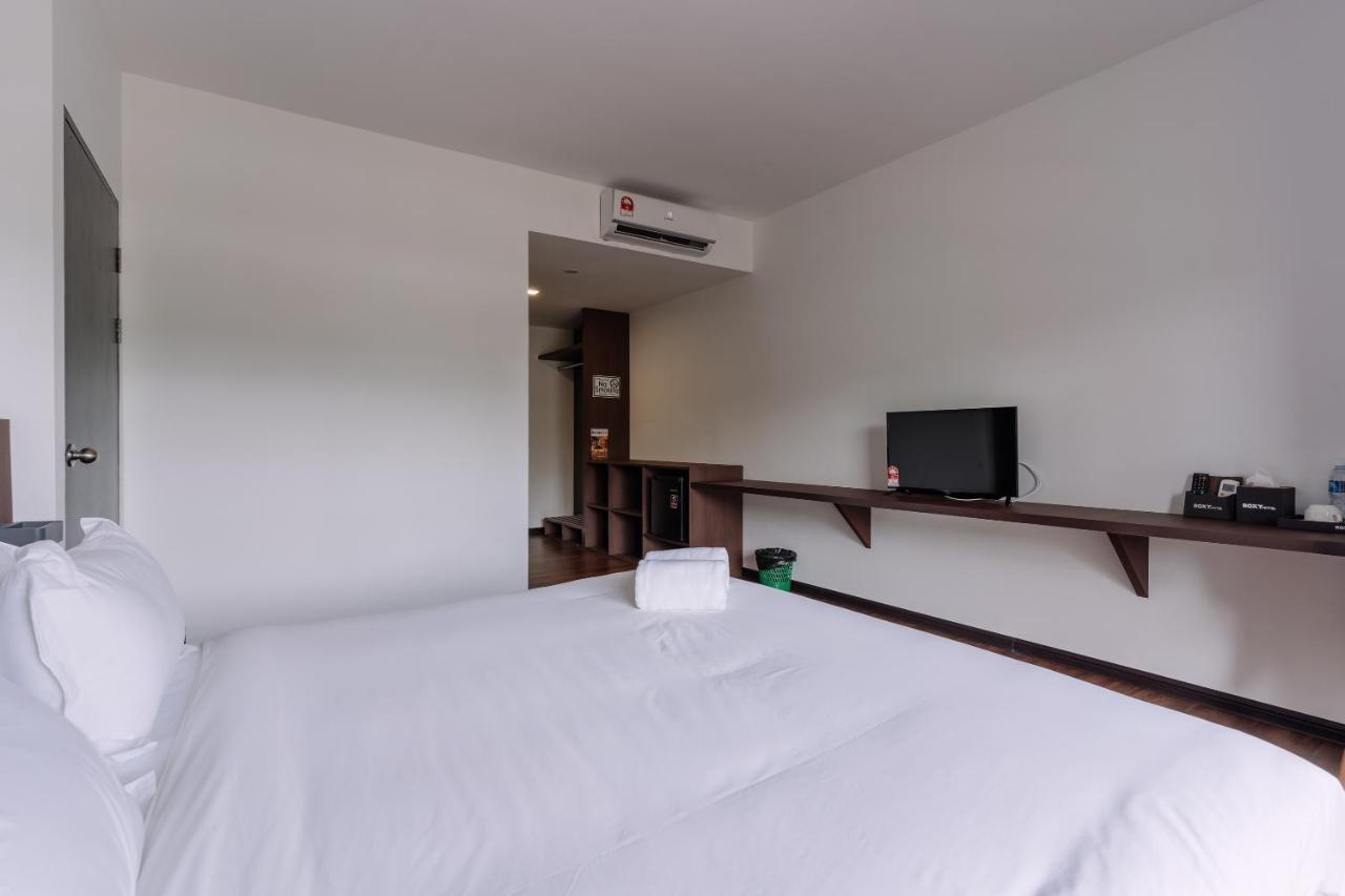 Roxy Sematan Villa & Townhouse ภายนอก รูปภาพ
