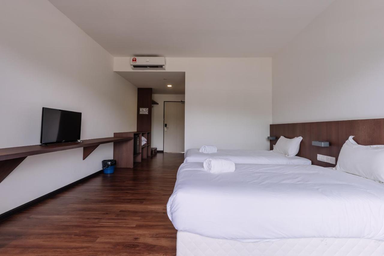 Roxy Sematan Villa & Townhouse ภายนอก รูปภาพ