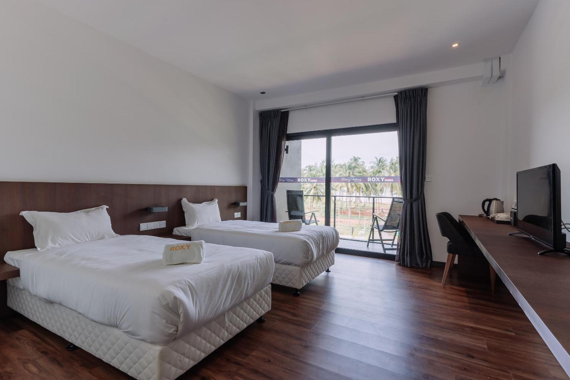 Roxy Sematan Villa & Townhouse ภายนอก รูปภาพ