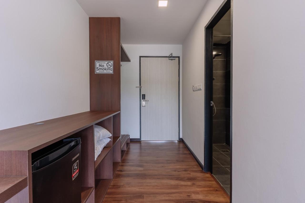 Roxy Sematan Villa & Townhouse ภายนอก รูปภาพ