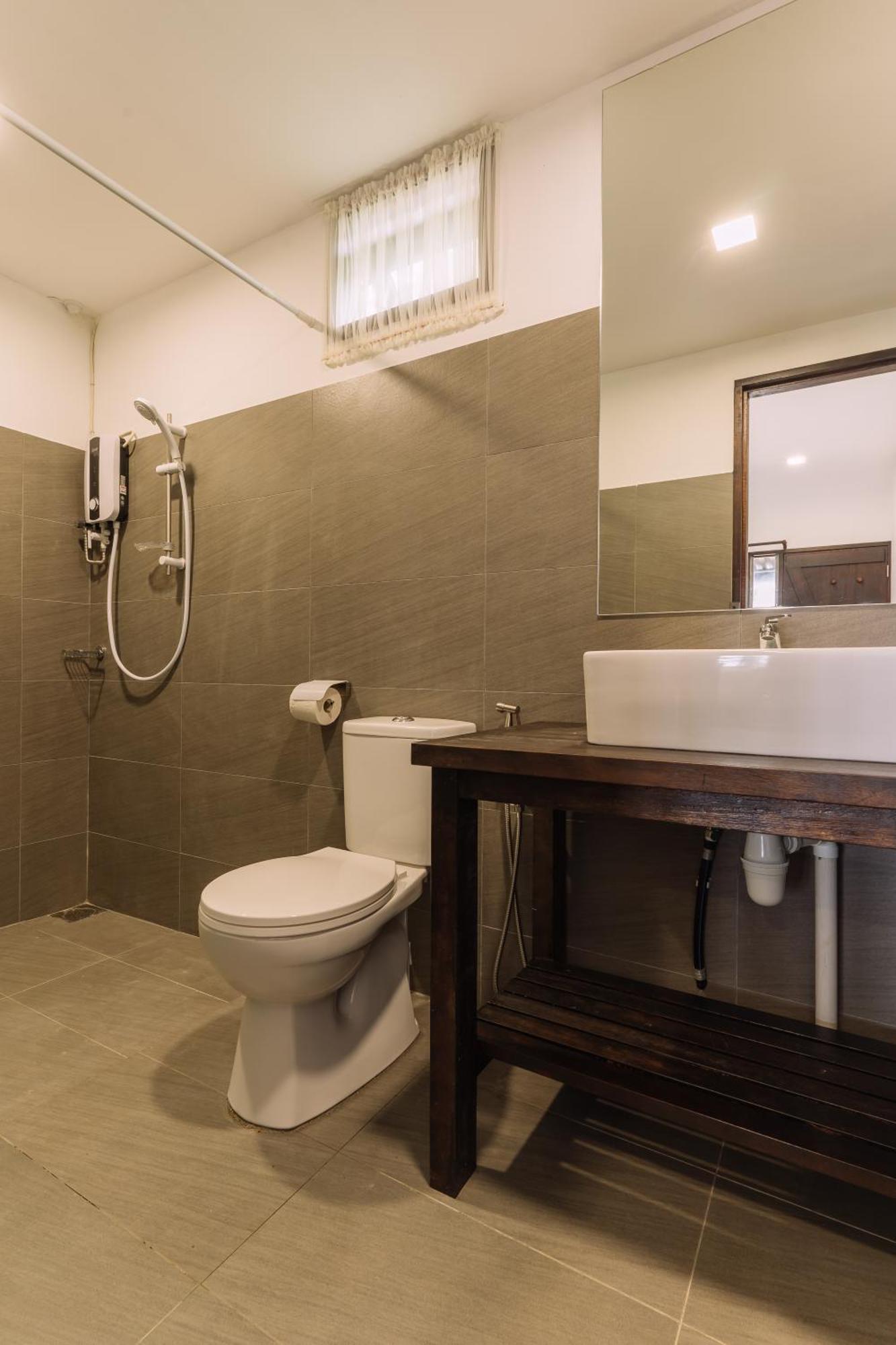 Roxy Sematan Villa & Townhouse ภายนอก รูปภาพ