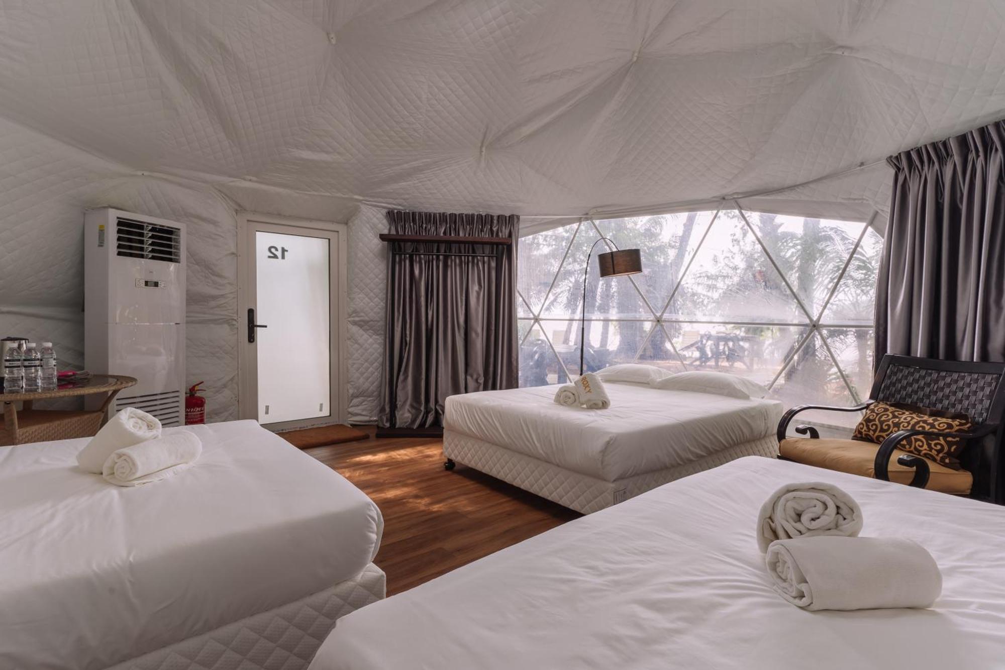 Roxy Sematan Villa & Townhouse ภายนอก รูปภาพ