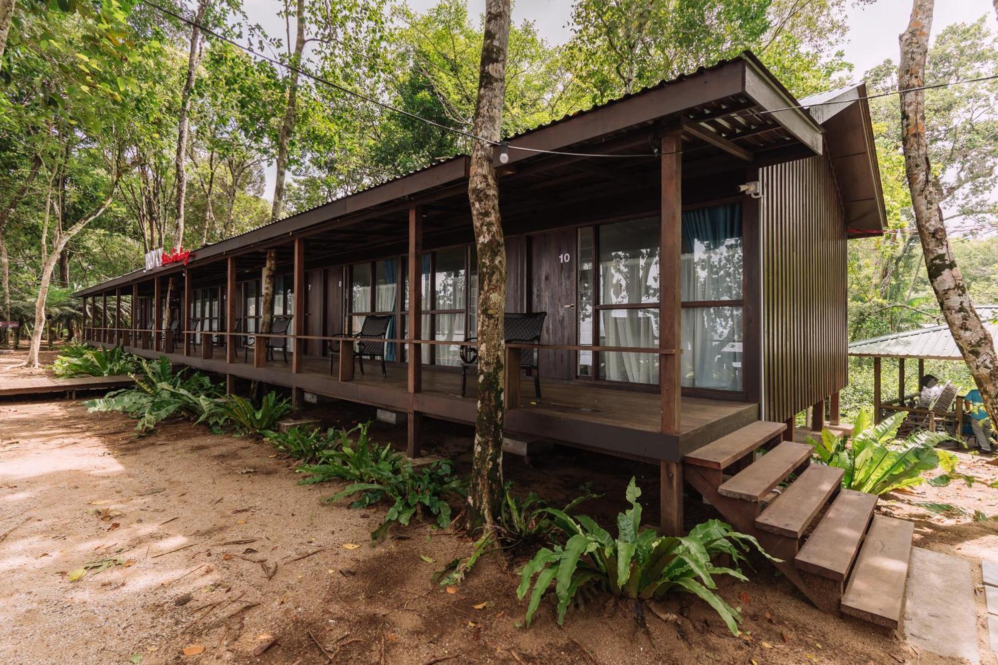 Roxy Sematan Villa & Townhouse ภายนอก รูปภาพ