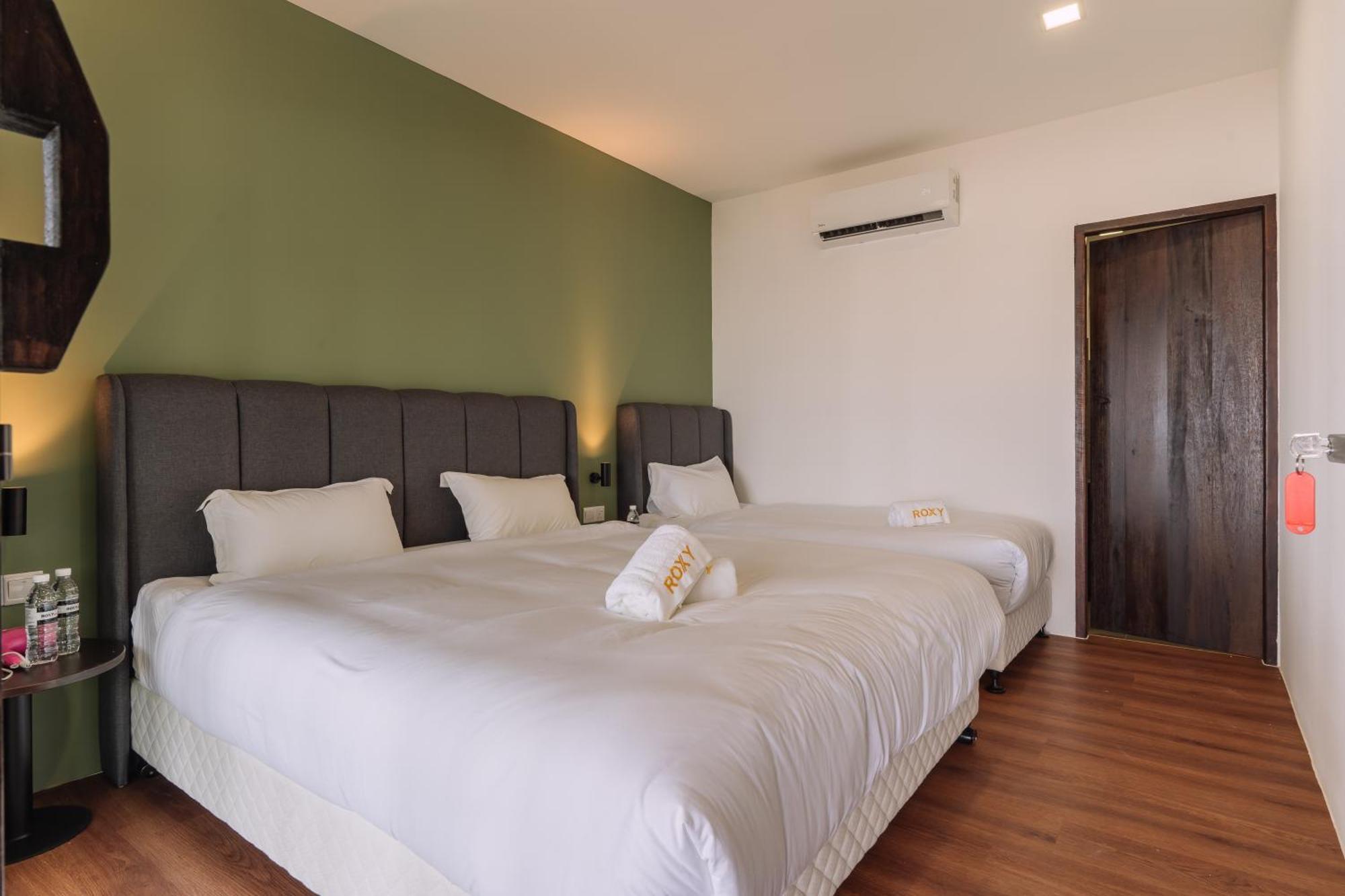 Roxy Sematan Villa & Townhouse ภายนอก รูปภาพ